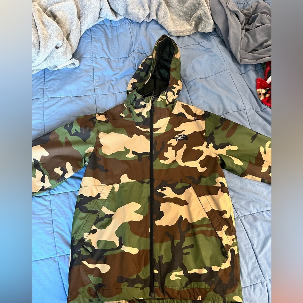 North Face Dryvent camo rain jacket size medium